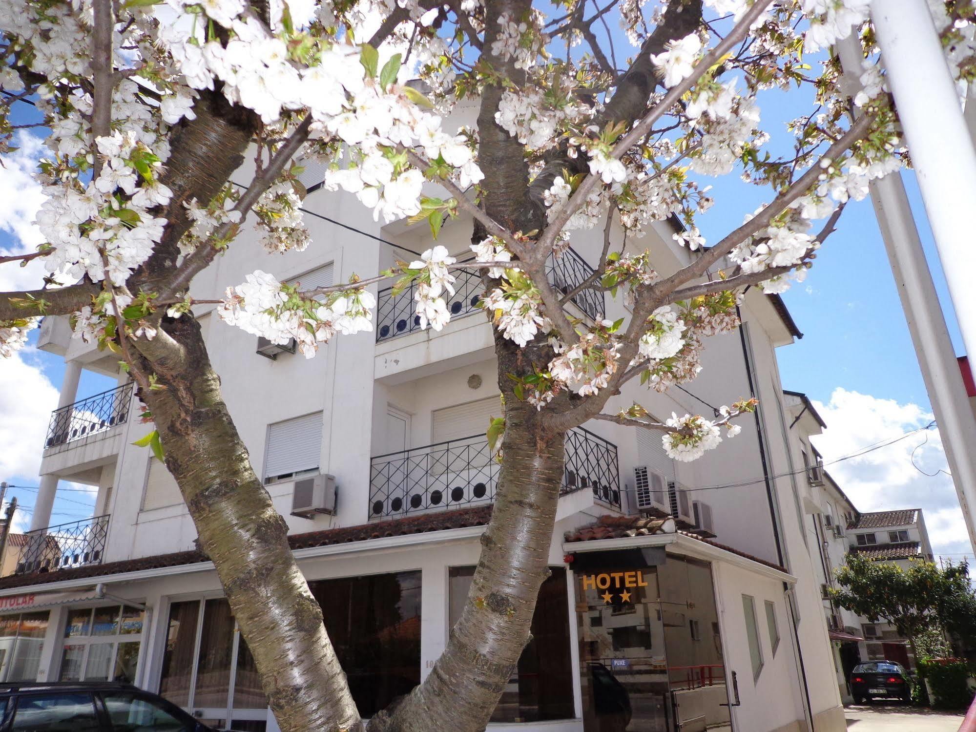 Hotel 4 Estacoes Chaves Esterno foto